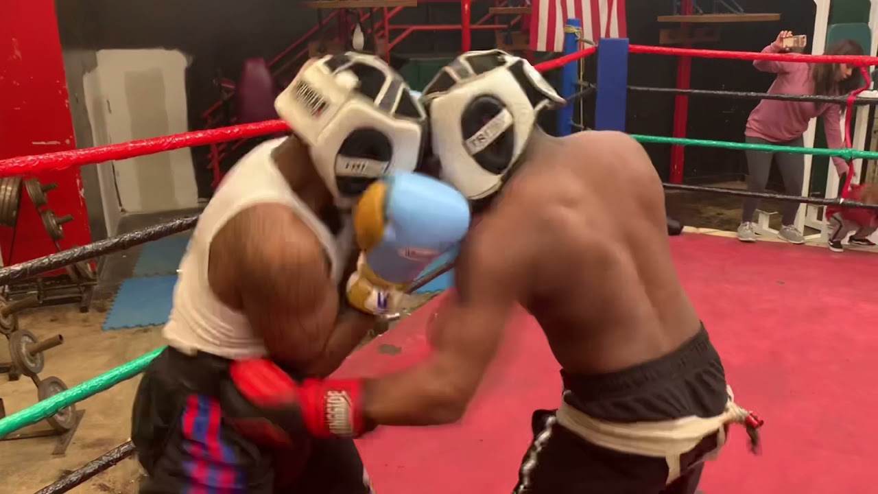 Pro boxer Jamarius Brown ( Jay-Lo ) vs Uknownjody