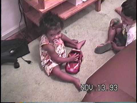 1993 11 13 Brincando e brigando em casa 29 10 1