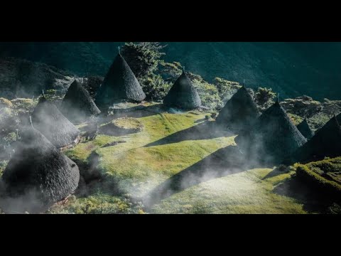 Amazing ! This is an ancient village that still exists above the clouds today.