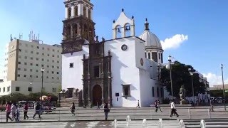 preview picture of video 'Plaza Hidalgo y fuentes en el Centro Histórico de Irapuato, Guanajuato (Alta Definición)'