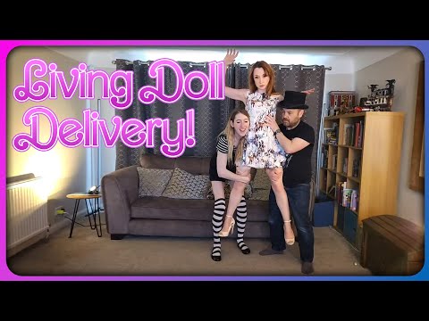 Lily & Jenby: HypnoPiggies, Clockwork Dolls and Living Statues!