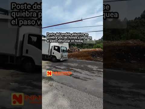 Poste del tendido eléctrico se quiebra por las lluvias en Nebaj