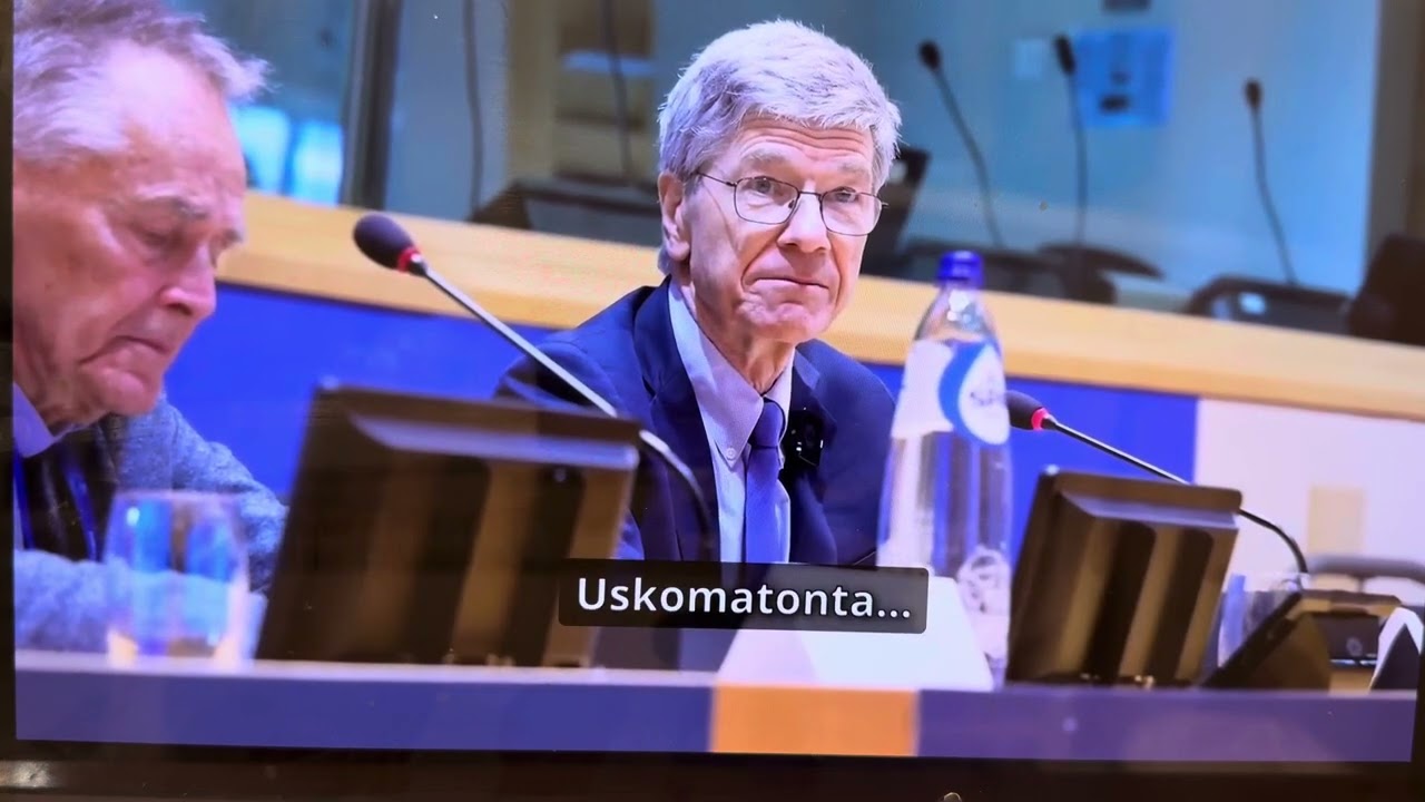 Suomennettuna: professori Jeffrey Sachs avaa Ukrainan sodan taustat luennolla EU parlamentissa.