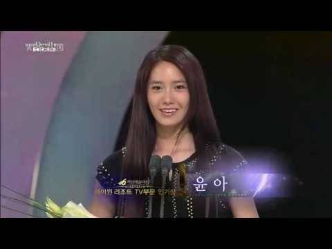 100326 SNSD YoonA wins Baeksang Award