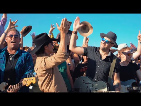 Lee Kernaghan with The Wolfe Brothers - Till It Ends (Official Music Video)