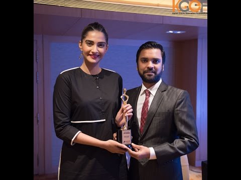 Sonam Kapoor receives I AM WOMAN Women Empowerment award for Neerja