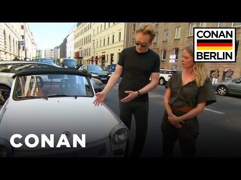 コナンは東ドイツのトラバントを運転する - CONAN on TBS (Conan Drives A Rickety East German Trabant  - CONAN on TBS)