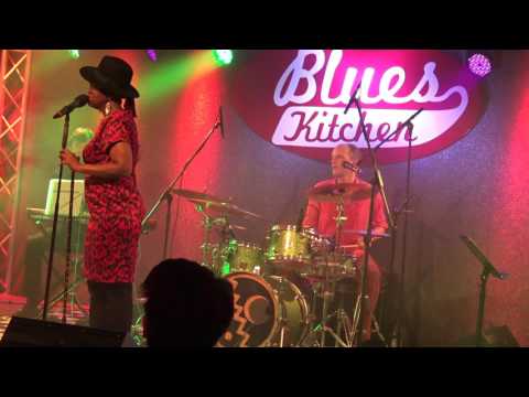 Blues Kitchen mit Brenda Boykin & Mickey’s Monkey Party - Before You Accuse Me