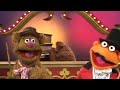 The Muppet Show 101 Juliet Prowse Simon Smith And His Amazing Dancing Bear 1976
