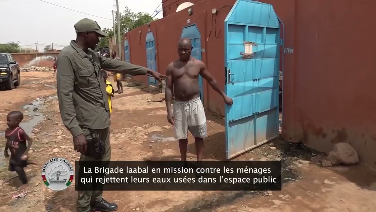 🔴La Brigade laabal en mission contre les ménages qui rejettent leurs eaux usées dans l’espace public