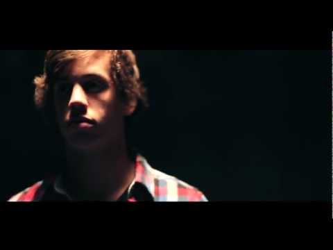 Moe - Gebora zum kämpfa feat. Martina (Official HD)