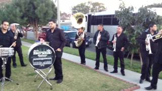 Banda Imperio regalando Serenata el 14 De Febrero