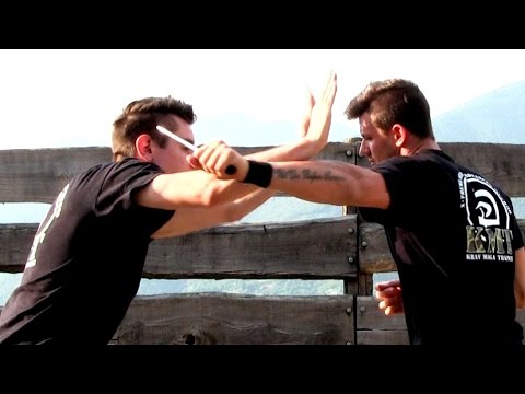 KRAV MAGA TRAINING • The 360 Defense against a KNIFE