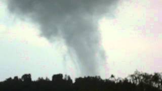 preview picture of video '(Prawie) Tornado nad Sasinem 24.08.2012, 17:37 - 17:41'