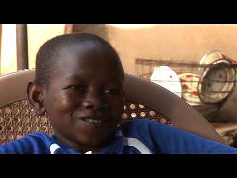 V i e u x   P è r e  -   a u   d e l à   d e   l ' a p p a r e n c e - BURKINA FASO