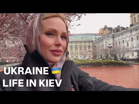 Ukraine 🇺🇦Life in Kiev. April 16, 2025. The Streets of Tatarbunary, Ukraine. Streets Scenes.