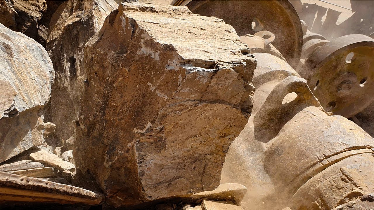 "Big Rock Crusher Machine: A Giant in Action"Big Rock Crushing: A Powerful Process"#stonecrusher