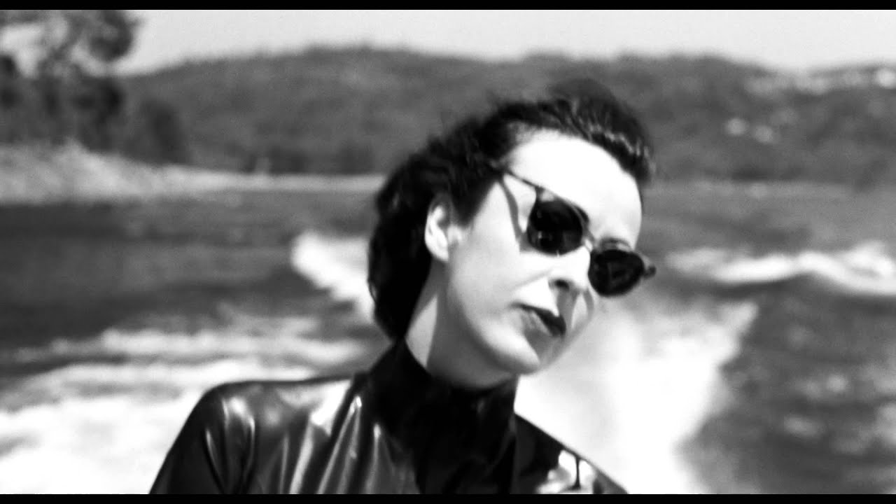 Miniature de la vidéo Dharma Guns de FJ Ossang avec Elvire (Bande-annonce) du film Dharma Guns