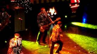 Mighty Mighty Bosstones peanuts intro , temporary trip