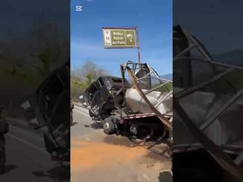 Carro utilizado en el atentado del Estrecho Patia Cauca #atentado #shorts