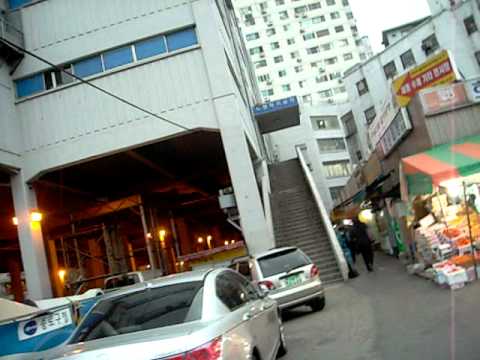 Ao lado de Insa-dong, rua comercial Paradise Musical Instruments