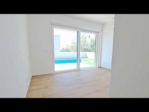 Mandre, Pag Island - three bedroom apartment with pool (ground floor)