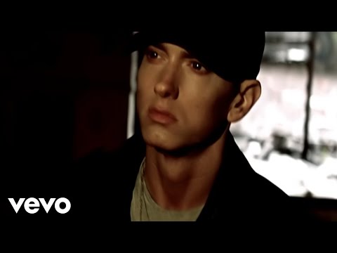 Video per il significato della canzone Beautiful di Eminem