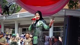 Download lagu Salma Salsabil - Menghargai Kata Rindu | Hari Lahir Pancasila Grahadi Jatim mp3 Download lagu Salma Salsabil - Menghargai Kata Rindu | Hari Lahir Pancasila Grahadi Jatim mp3