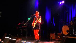 Natalie Maines sings Dixie Chicks &quot;Not Ready to Make Nice&quot; at the El Rey