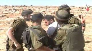 preview picture of video 'Israeli soldiers violently arrest shepherd, disregard court rulings'