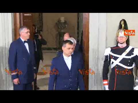 Dal passo indietro di Conte all'arrivo di Cottarelli, il racconto in 250 secondi