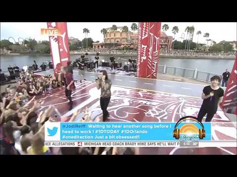 [HD] One Direction -What Makes You Beautiful - Today Show City Walk