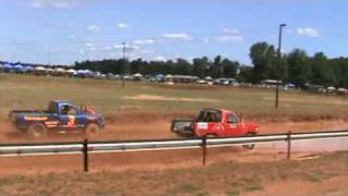 preview picture of video 'Mud Racing Sheridan Arkansas 8-22-09 MOJO IN FLIGHT'