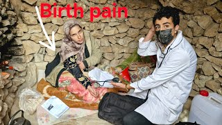 Download lagu Homeless Pregnant Woman Endures Labor Pain in the Mountains❄️🏥🫄⛰️ mp3