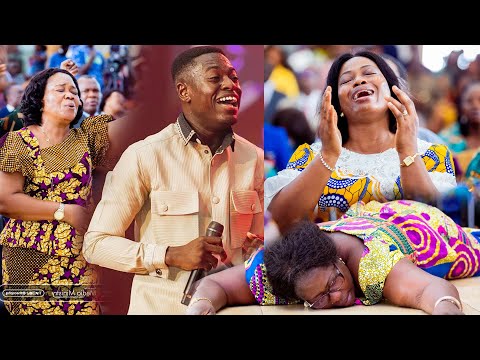 MOMENT OF WORSHIP  with Kweku Teye || Focus on worship that brings you closer to God