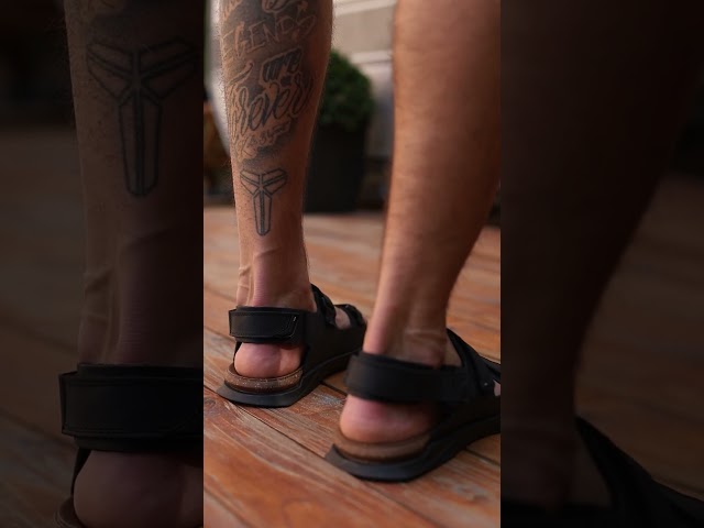 Чоботи жіночі шкіряні байка хутро 592641 Чорний Сандалі чоловічі шкіра 591606 Чорні