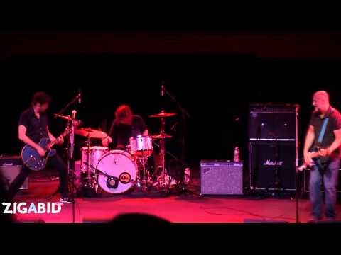 Bob Mould and Dave Grohl perform New Day Rising at Walt Disney Concert Hall 11.21.11 HD