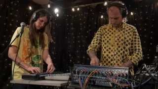 Peaking Lights - Everyone And Us (Live on KEXP)