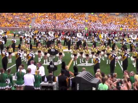 The Fabulous Golden Girls perform to "Locked Out of Heaven!"