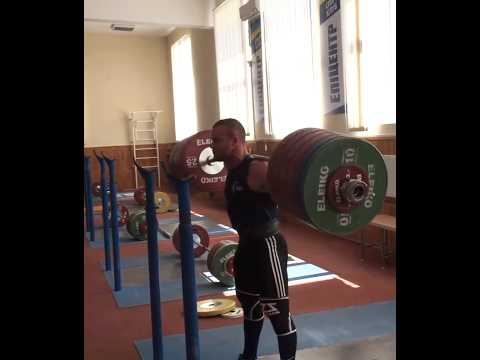 Oleksandr Pielieshenko (85) 290 kg squat double