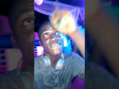 Fille chilling with venny Beatz & Big Max