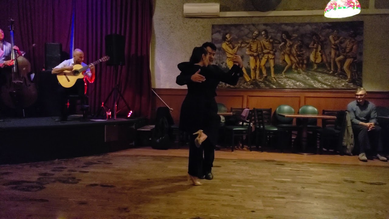 Natalia Hills y Alejandro Aquino performance at El Valenciano in SF Dec. 11, 2018.