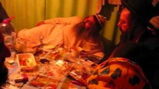 הרב שלום סבג -  - בצריף באומן על הנר