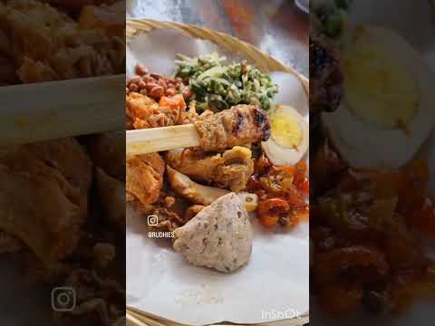 Nasi ayam Ibu Mangku Kedewatan Pelengkap Viajando em Ubud Bali