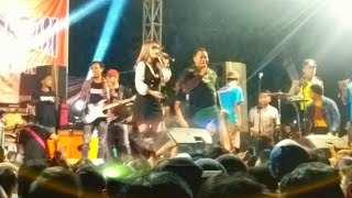 Download lagu Penonton AMBYAR Rindi SAFIRA Nyanyi CIDRO ( cover ) DIDI KEMPOT Om NIRMALA Live in TAMANARUM mp3