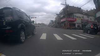 [閒聊] 黃燈時小心後面