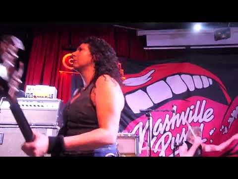 Nashville Pussy - She Keeps Me Coming And I Keep Going Back @ Sala  El Sol Madrid