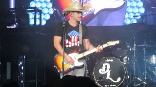Tailgate Watch: Dustin Lynch performs New Song &quot;Love Me or Leave Me Alone&quot;