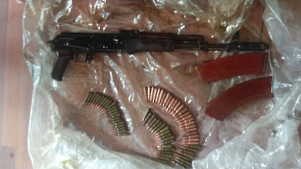 Ինքնաձիգ, ատրճանակներ, նռնակներ․ ոստիկանության բաժիններում կամավոր զենք-զինամթերք է հանձնվել