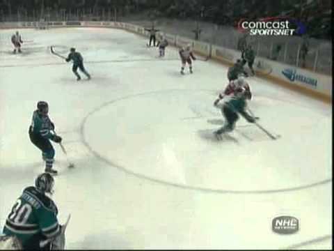 Pavel Datsyuk with a nice pass to Henrik Zetterberg for the goal